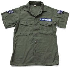 画像1: 70s 米軍 U.S.AIR FORCE パッチ付き 半袖 コットンサテン ユーティリティシャツ カスタム オリーブ 15.5 (1)