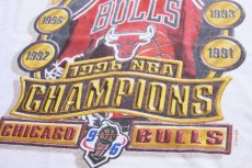 画像4: 90s STARTERスターター NBA 1996 CHAMPIONS CHICAGO BULLS シカゴ ブルズ コットンTシャツ 白 M (4)