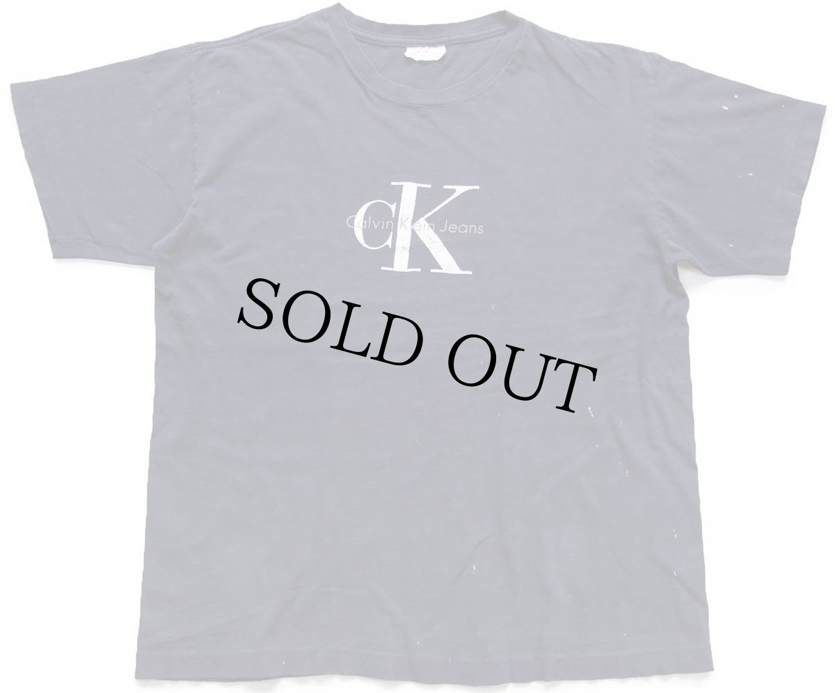 画像2: 90s USA製 Calvin Klein Jeans カルバンクライン ロゴ ひび割れプリント ブリーチ飛び コットンTシャツ 紺 L-XL (2)