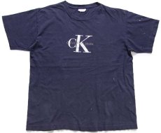 画像2: 90s USA製 Calvin Klein Jeans カルバンクライン ロゴ ひび割れプリント ブリーチ飛び コットンTシャツ 紺 L-XL (2)
