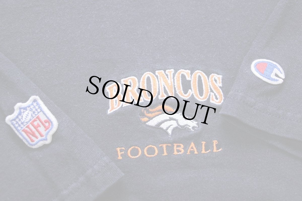 画像4: 00s メキシコ製 Championチャンピオン NFL BRONCOS FOOTBALL 刺繍 コットンTシャツ 紺 L (4)