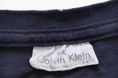 画像4: 90s USA製 Calvin Klein Jeans カルバンクライン ロゴ ひび割れプリント ブリーチ飛び コットンTシャツ 紺 L-XL (4)