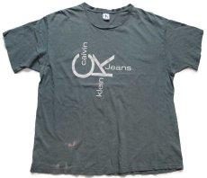 画像2: 90s USA製 Calvin Klein Jeans カルバンクライン ロゴ ひび割れプリント ペンキ飛び コットンTシャツ グリーングレー XL (2)