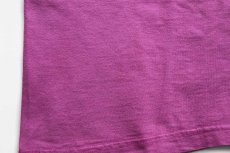 画像6: 90s USA製 The Black Dog ブラックドッグ 両面プリント コットンTシャツ 後染め 赤紫 M (6)