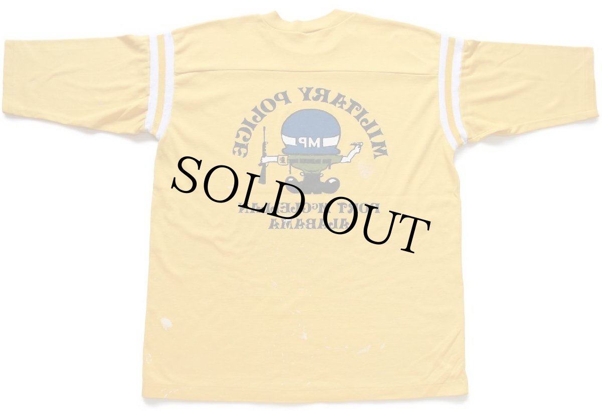 画像2: 80s MILITARY POLICE FORT McCLELLAN ALABAMA 両面プリント ペンキ飛び アスレチックTシャツ 黄 (2)