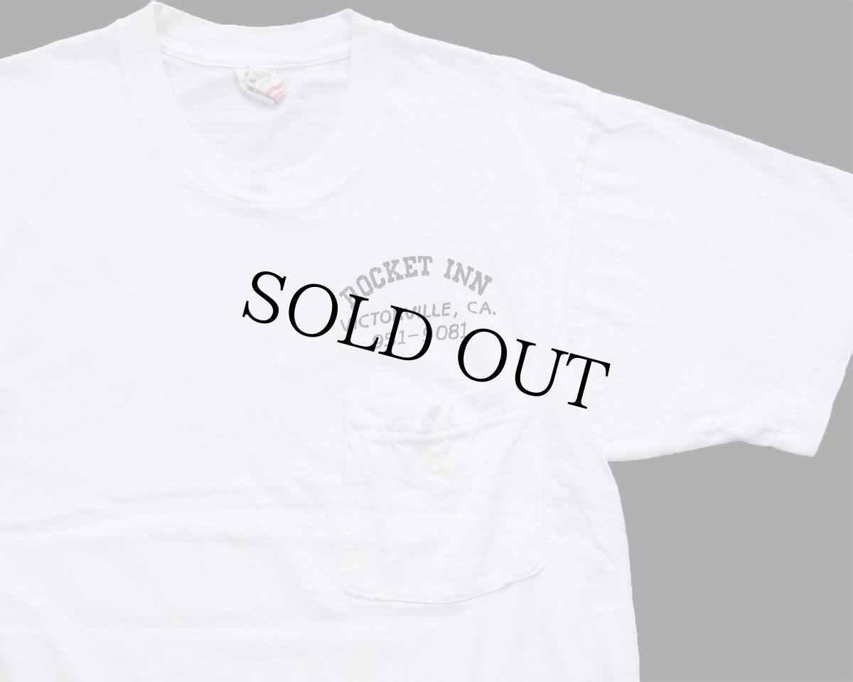 画像3: 80s USA製 ROCKET INN 両面ひび割れプリント コットン ポケットTシャツ 白 M (3)