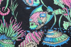 画像4: 90s USA製 BUSCH GARDENS 熱帯魚 タツノオトシゴ シェル 蛍光プリント アート コットンTシャツ 黒 フェード L (4)