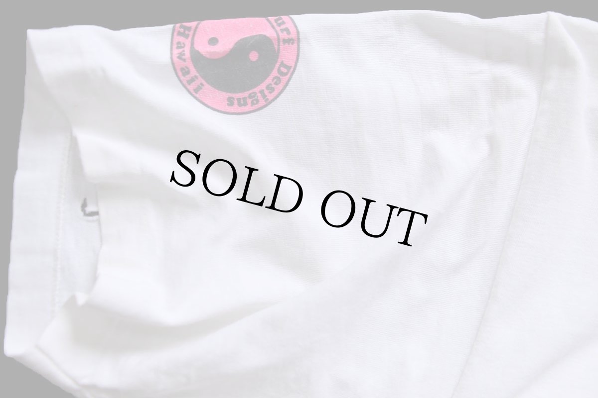 画像6: 80s USA製 Town & Country T&C Surf Designs Hawaii 陰陽 ロゴ 蛍光プリント コットンTシャツ ボロ 白 XL (6)