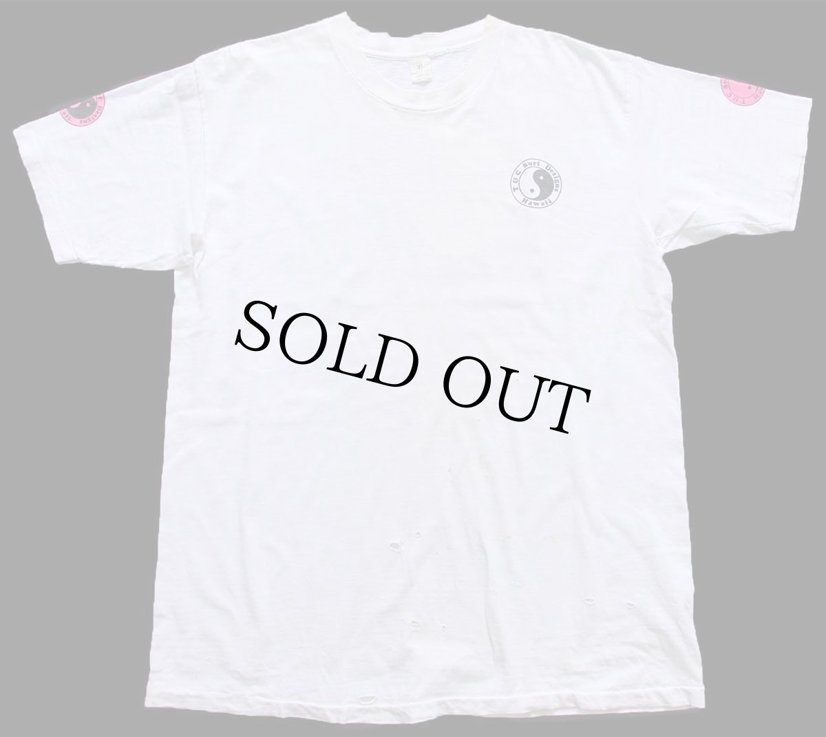 画像2: 80s USA製 Town & Country T&C Surf Designs Hawaii 陰陽 ロゴ 蛍光プリント コットンTシャツ ボロ 白 XL (2)