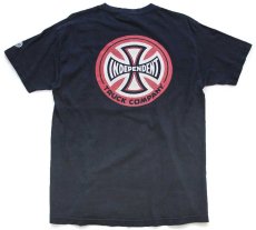 画像1: 00s INDEPENDENT TRUCK COMPANY アイアンクロス 両面 ひび割れプリント コットンTシャツ 黒 フェード L (1)