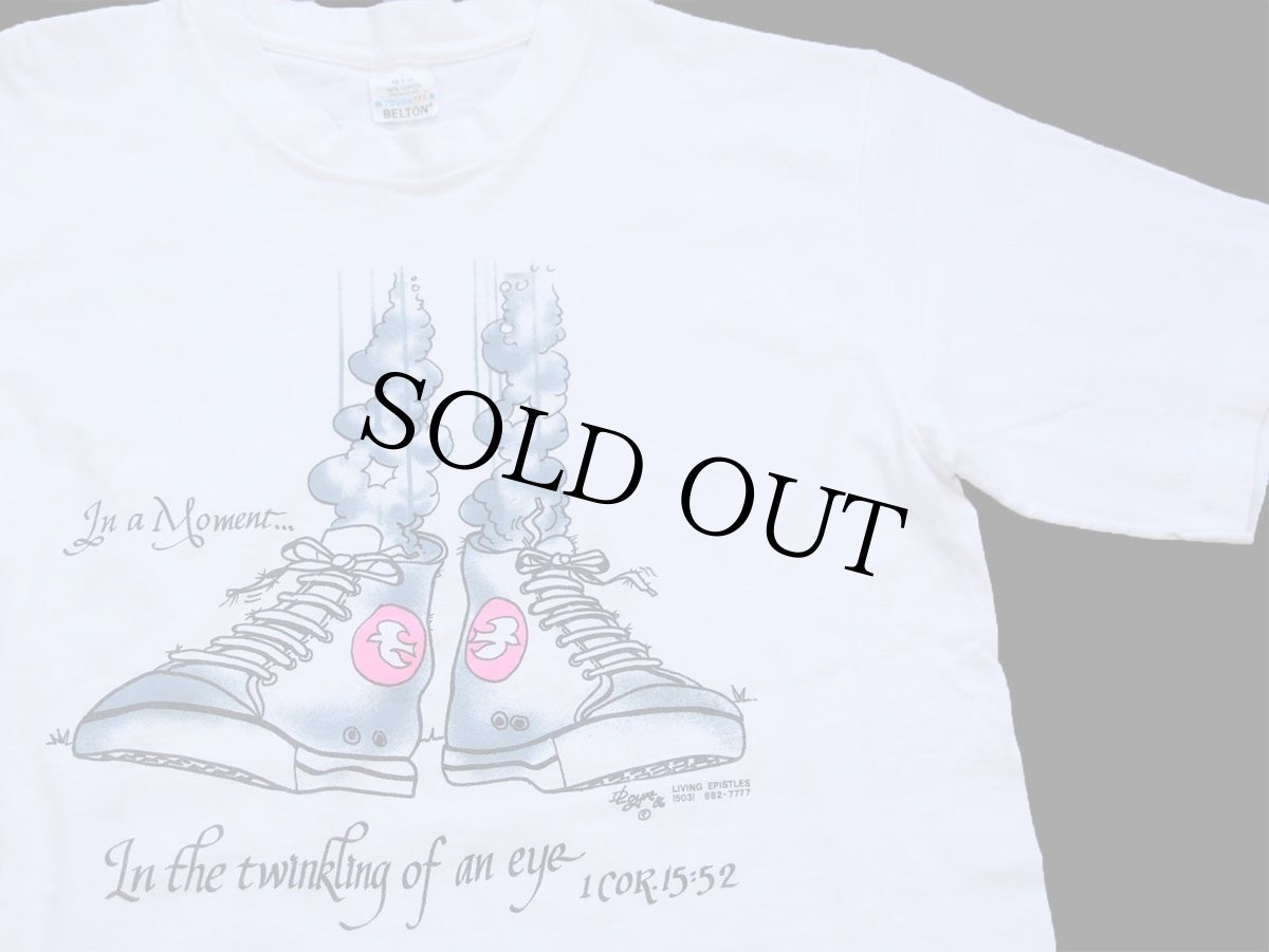 画像1: 90s USA製 In a Moment In the twinkling of an eye I COR15:52 スニーカー イラスト コットンTシャツ 白 L (1)
