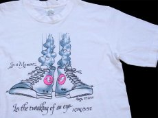 画像1: 90s USA製 In a Moment In the twinkling of an eye I COR15:52 スニーカー イラスト コットンTシャツ 白 L (1)