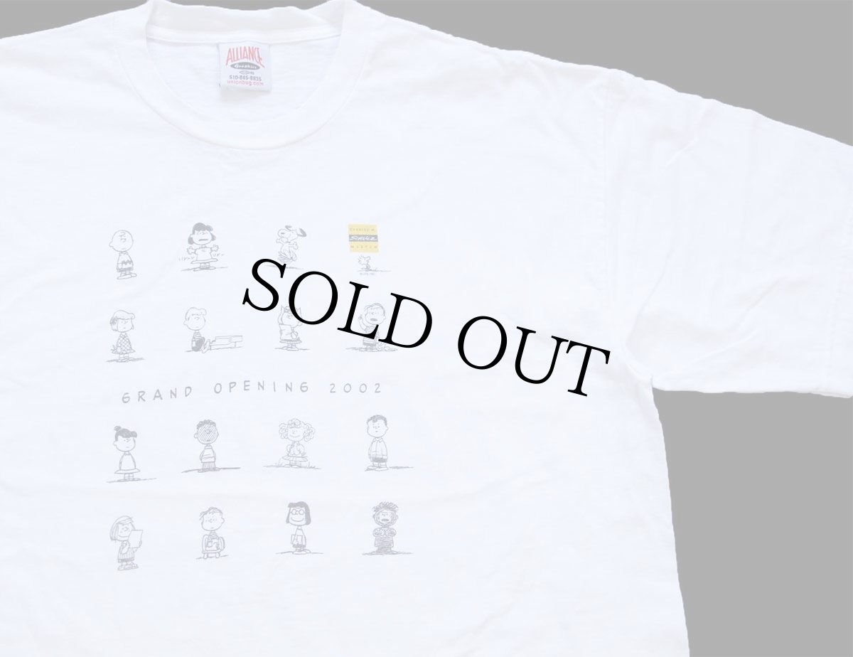 画像1: 00s USA製 CHARLES M. SCHULZ MUSEUM GRAND OPENING 2002 スヌーピー チャーリーブラウン キャラクター コットンTシャツ 白 XL (1)