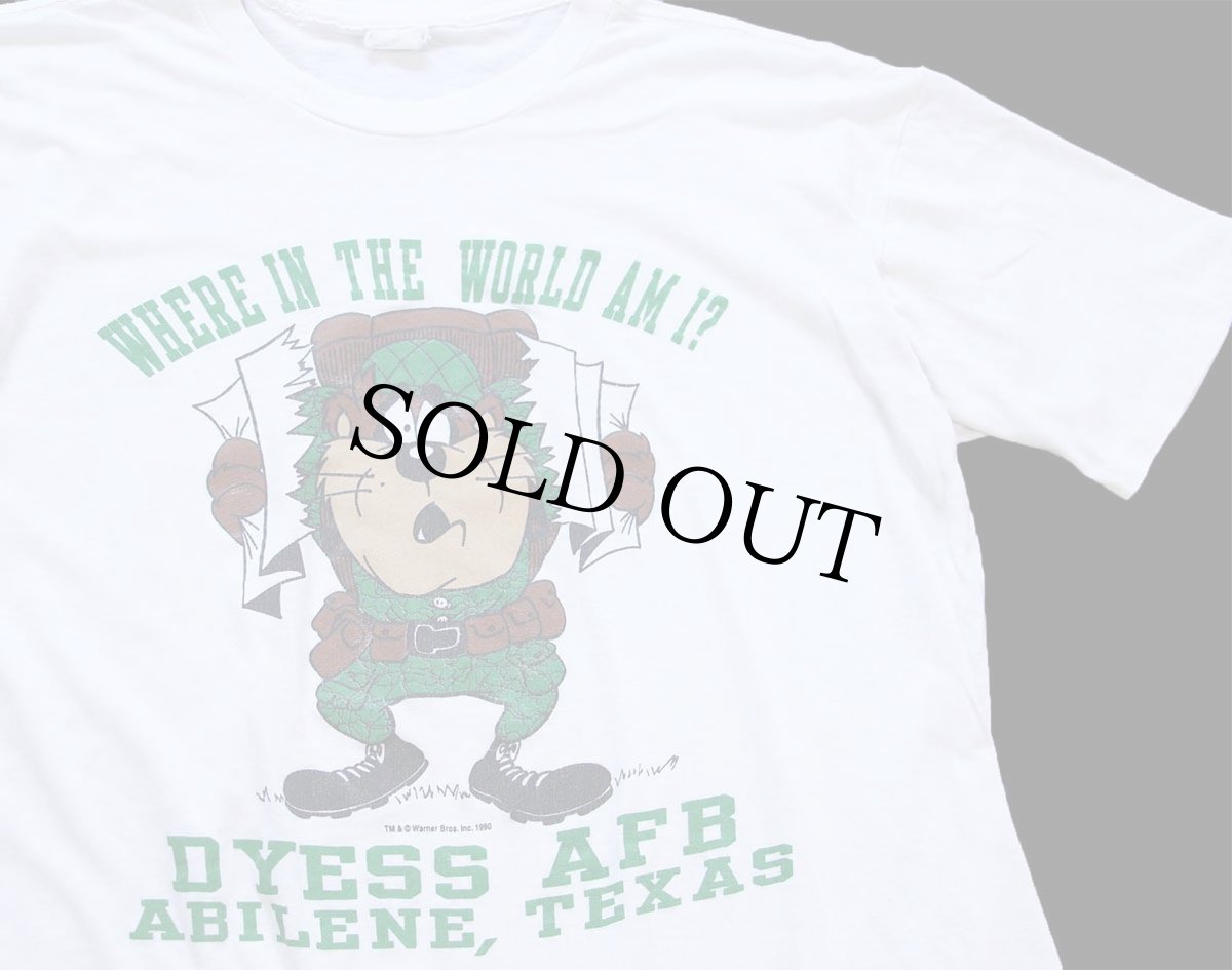 画像1: 90s USA製 ARTEX WHERE IN THE WORLD AM I ? DYESS AFB ABILENE, TEXAS タズマニアンデビル Tシャツ 白 L (1)