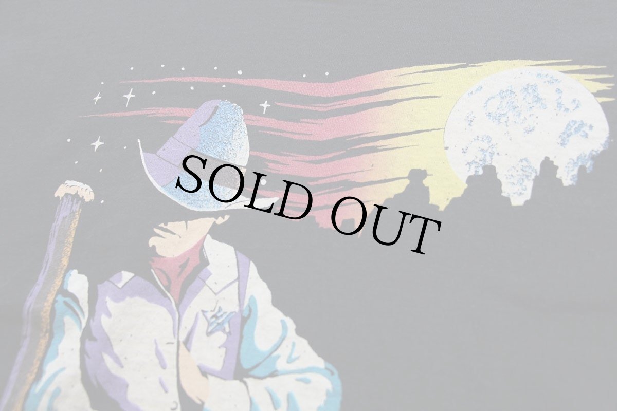 画像4: 90s USA製 カウボーイ アート 染み込みプリント コットンTシャツ 黒 フェード XXL★特大 (4)
