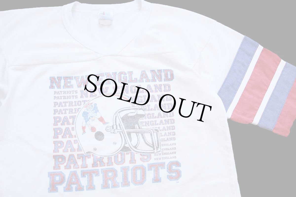 画像3: 80s USA製 NFL NEW ENGLAND PATRIOTS アメフト Vネック コットン×ナイロン フットボールTシャツ 白 L (3)