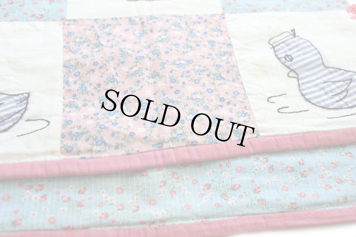 画像6: ビンテージ ハンドメイド 小花柄×小鳥×ランダムドット柄 パッチワーク キルトラグ (6)