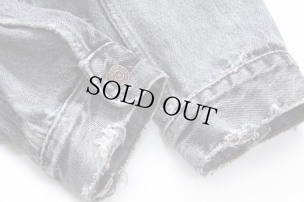 画像9: 90s Levi'sリーバイス 70503 先染め ブラック デニムジャケット 4ポケット ボロ XL★ユーロ (9)