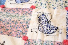 画像7: ビンテージ ハンドメイド 小花柄×小鳥×ランダムドット柄 パッチワーク キルトラグ (7)