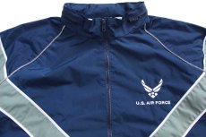 画像3: 00s 米軍 U.S.AIR FORCE ロゴ刺繍 PTU トレーニング ナイロンジャケット 紺 L-R★IPFU (3)