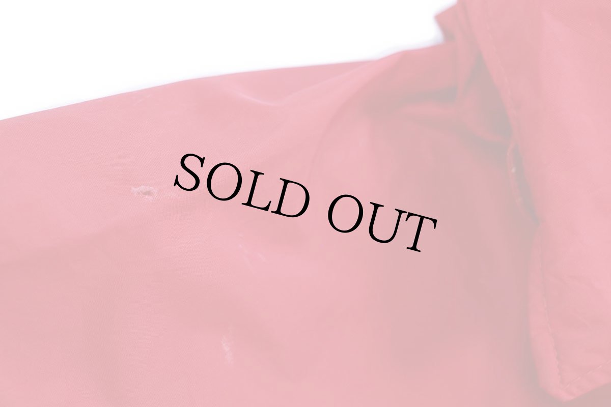 画像8: 90s USA製 Championチャンピオン PATCHOGUE-MEDFORD 12 RAIDERS 両面プリント ナイロンジャケット 赤 (8)