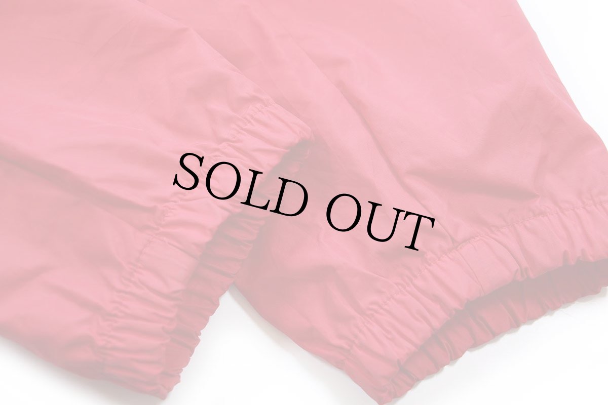 画像7: 90s USA製 Championチャンピオン PATCHOGUE-MEDFORD 12 RAIDERS 両面プリント ナイロンジャケット 赤 (7)