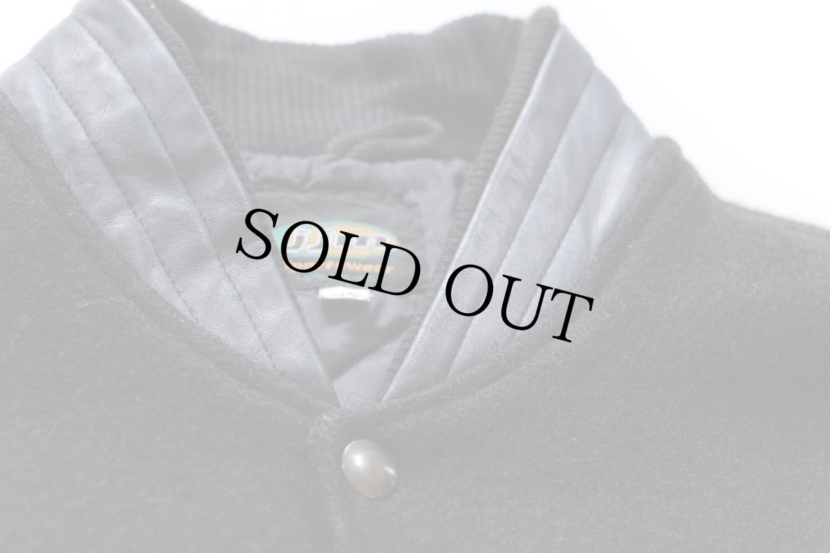 画像6: 90s カナダ製 jjm TULLAMORE ADVANTAGE 刺繍 スタンドカラー キルティングライナー メルトン ウール 袖革スタジャン 黒×紺 (6)