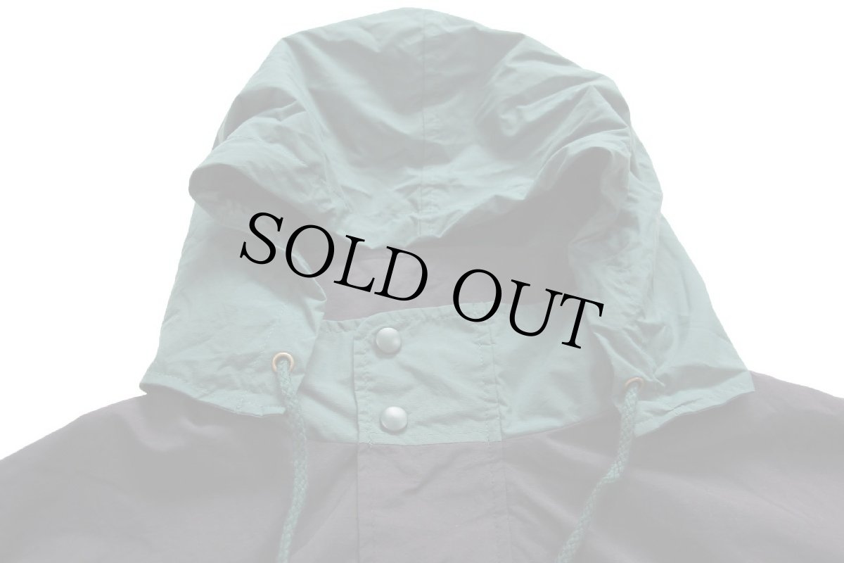 画像4: 90s TOYOTA トヨタ TRD RACING DEVELOPMENT ロゴ刺繍 ツートン ナイロンジャケット 黒×緑 L (4)