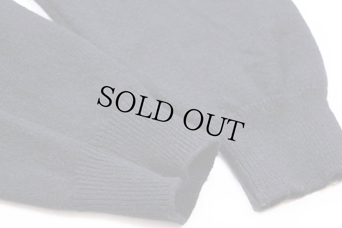 画像6: 90s 英国製 BROOKS BROTHERSブルックスブラザーズ 無地 Vネック サドルショルダー ラムウールニット セーター 黒 M (6)