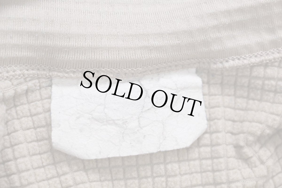 画像4: 米軍 ECWCS GEN3 LEVEL2 グリッドフリースシャツ サンドベージュ M-R (4)