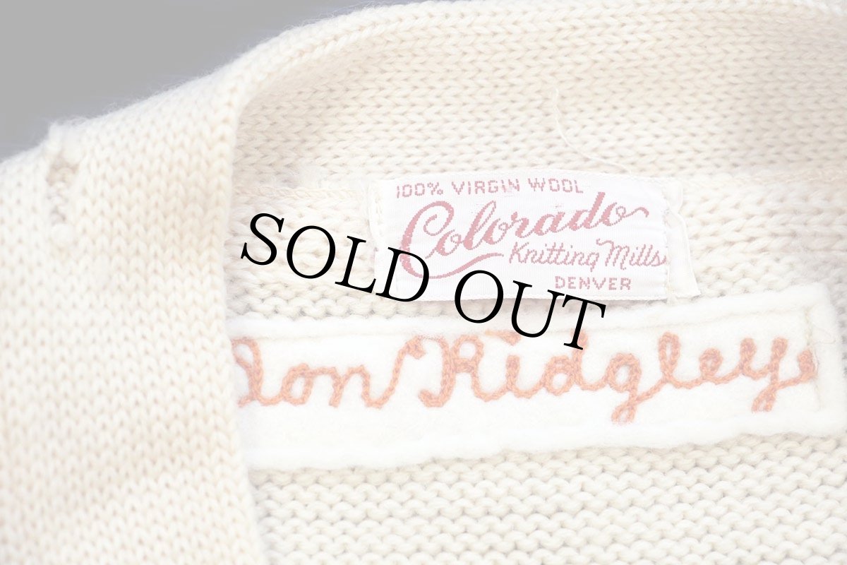 画像4: 50s Colorado Don パッチ&ピンズ付き パチポケ ウールニット レタードカーディガン ボロ アイボリー (4)