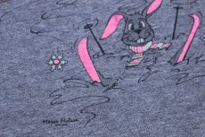 画像4: 80s Ski Bound ラビット スキー イラスト 蛍光プリント ツートン切り替え スウェット 杢グレー×バーガンディ (4)