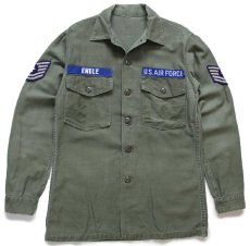 画像1: 60s 米軍 U.S.AIR FORCE パッチ付き コットンサテン ユーティリティシャツ オリーブグリーン カスタム (1)