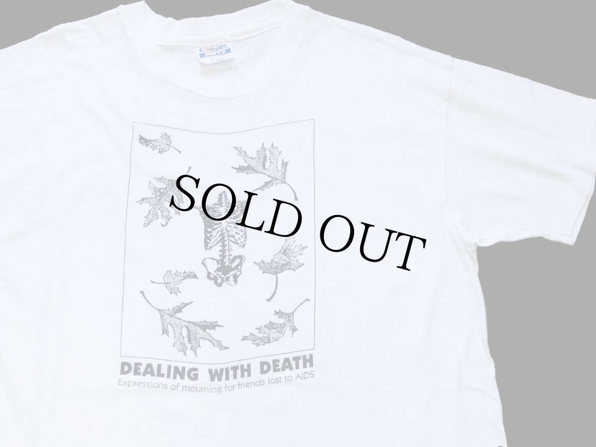 画像1: 90s USA製 Hanes DEALING WITH DEATH Expressions of mourning for friends lost to AIDS アート コットンTシャツ 白 XL (1)