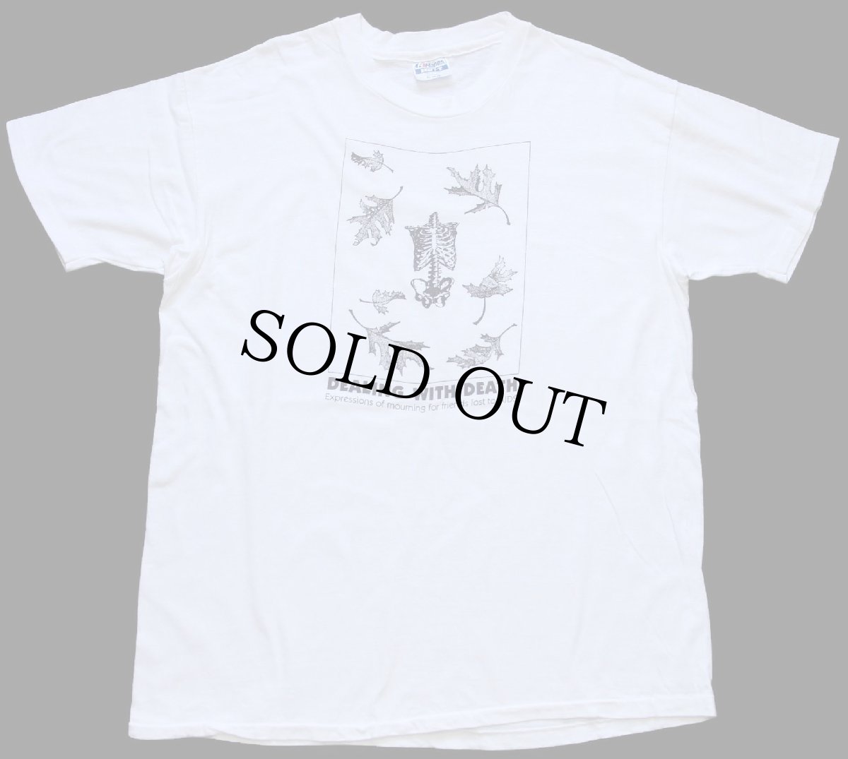 画像2: 90s USA製 Hanes DEALING WITH DEATH Expressions of mourning for friends lost to AIDS アート コットンTシャツ 白 XL (2)