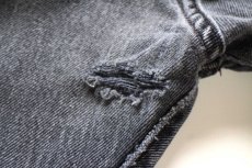 画像7: 00s Levi'sリーバイス 501 ダメージ ブラック デニムパンツ フェード W33 (7)