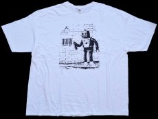 画像2: Banksy バンクシー Tagging Robot with Barcode バーコード ロボット アート コットンTシャツ 白 5XL★超特大 (2)