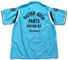 画像1: 60s USA製 Hiltonヒルトン VICTOR AUTO PARTS Emersonチェーン刺繍 パッチ付き ボウリングシャツ 水色 L (1)