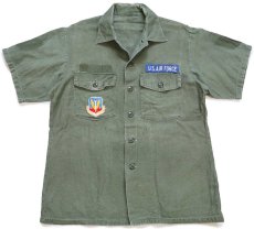 画像1: 60s 米軍 U.S.AIR FORCE パッチ付き 半袖 コットンサテン ユーティリティシャツ カスタム オリーブグリーン (1)