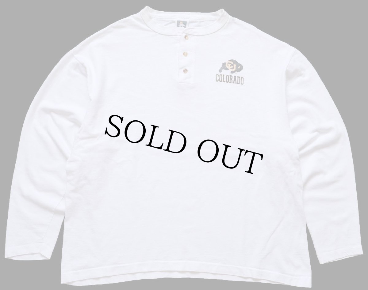 画像2: 90s USA製 COLORADO BUFFALOES ロゴ ヘンリーネック コットン 長袖Tシャツ 白 XL (2)