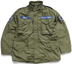 画像1: 70s 米軍 U.S.AIR FORCE パッチ付き M-65 フィールドジャケット オリーブグリーン M-R (1)