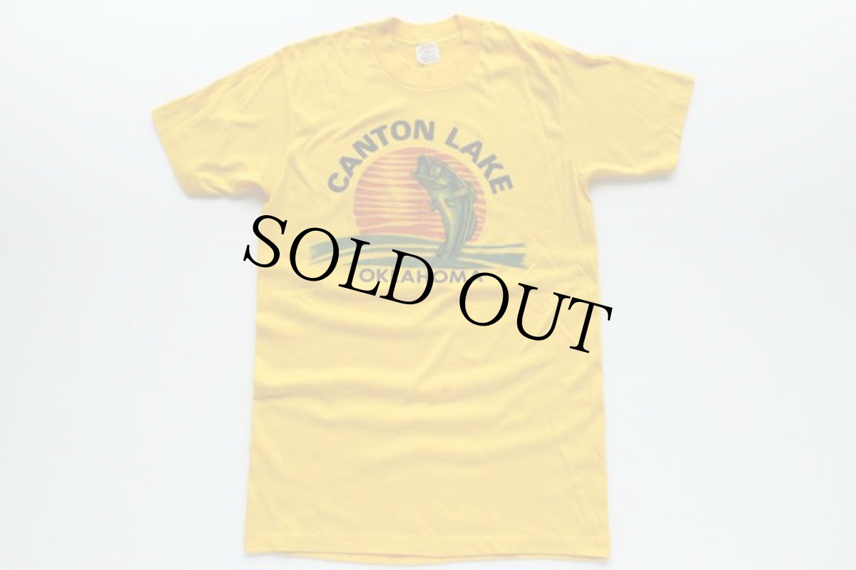 画像2: 70s USA製 CANTON LAKE 染み込みプリント Tシャツ 黄 M (2)