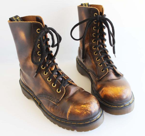 英国製 DR.MARTENSドクターマーチン キャップトゥ 10ホールブーツ 厚底 UK5