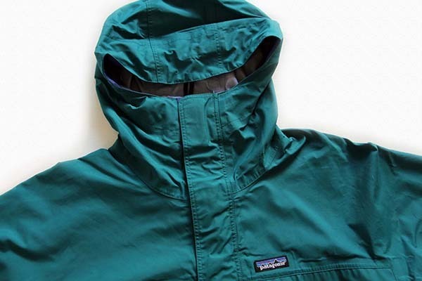 patagonia パーカー グリーン