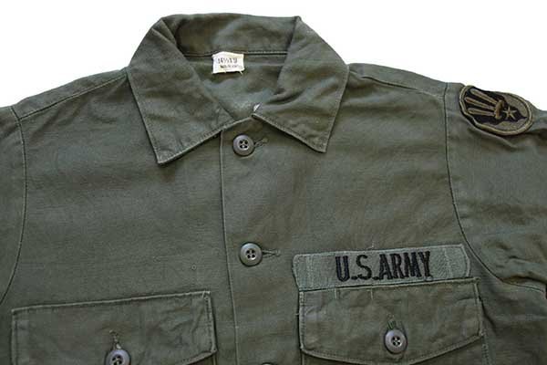 オリーブグリーン素材70s 米軍 U.S.ARMY パッチ付き コットンサテン ユーティリティシャツ オリーブグリーン 14.5★D ビンテージ ミリタリー ワッペン