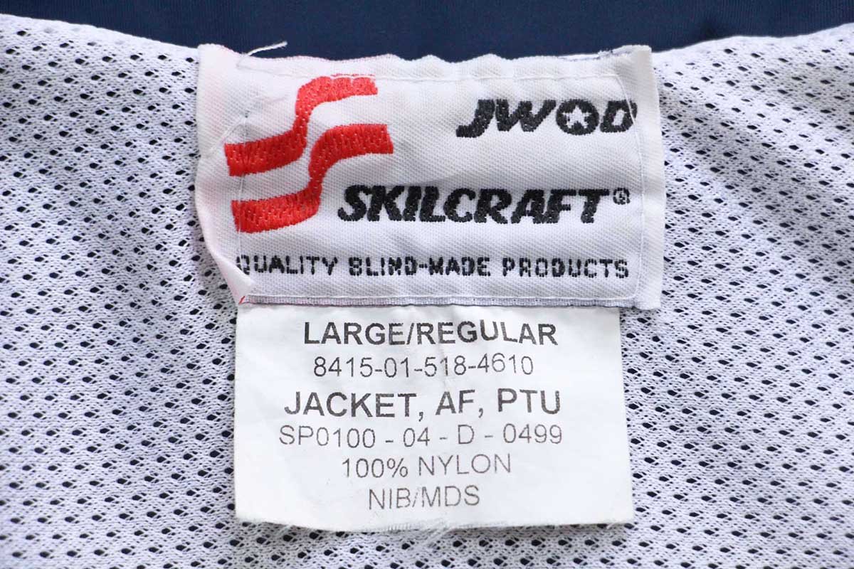 画像4: 00s 米軍 U.S.AIR FORCE ロゴ刺繍 PTU トレーニング ナイロンジャケット 紺 L-R★IPFU (4)